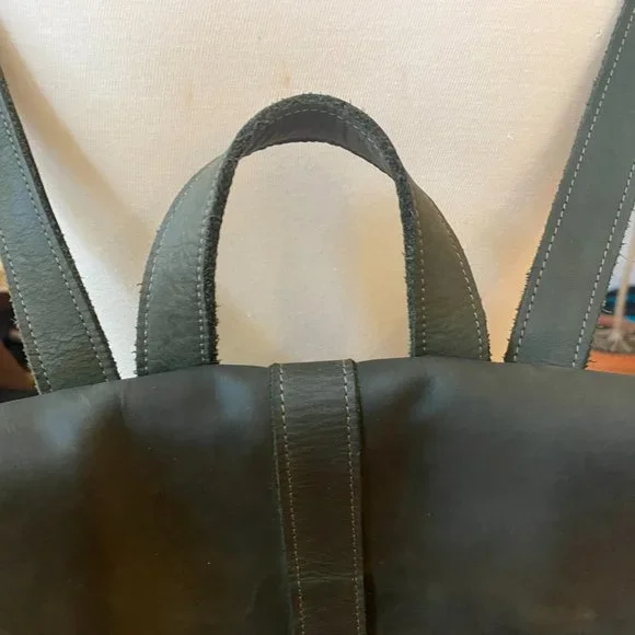 LOVELY GREEN LEATHER BACKPACK WITH LAPTOP COMPARTMENT - Picture 3 of 14